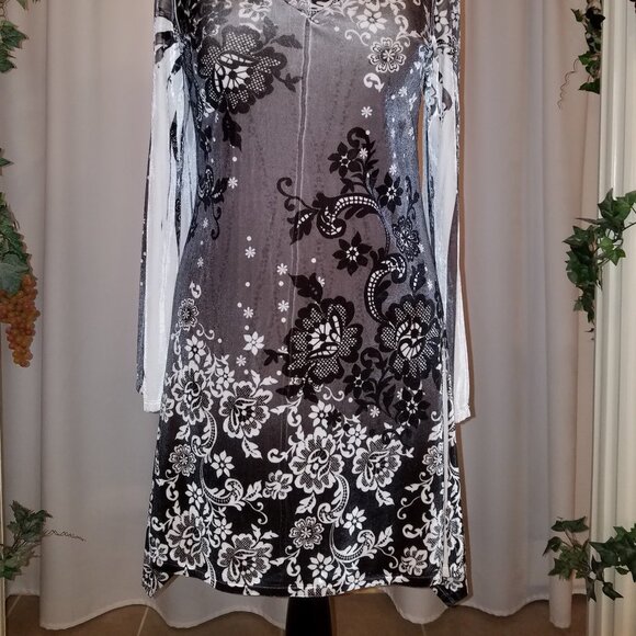 The Pyramid Collection Velvet dress size M - Picture 2 of 4
